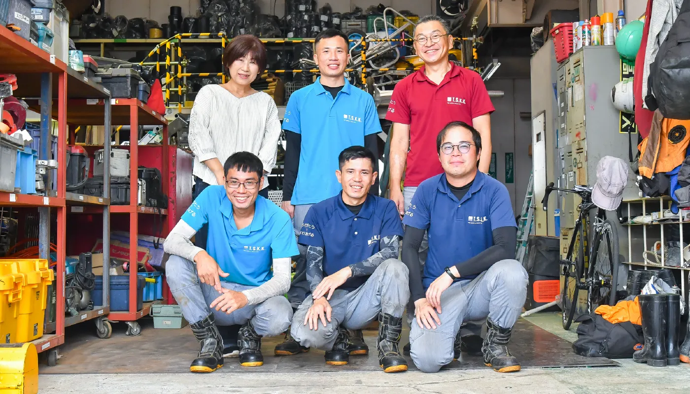 特殊汽罐株式会社の従業員の集合写真